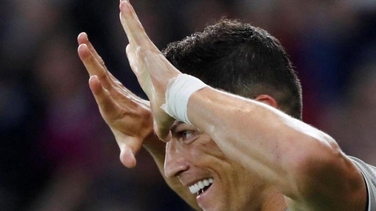Cristiano Ronaldo celebra un gol con la Juventus ante el Udinese.-REUTERS / STEFANO RELLANDINI