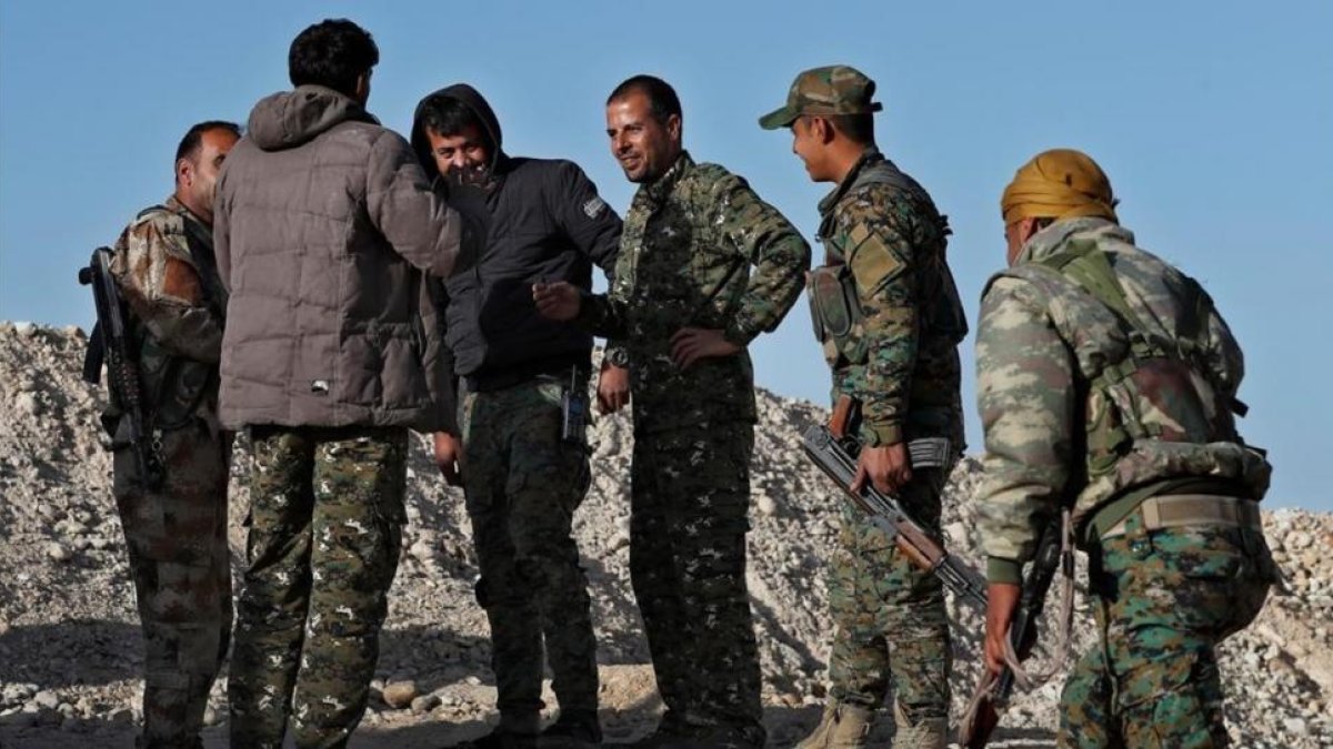 Soldados apoyados por Estados Unidos en Siria.-/ AP / HUSSEIN MALLA