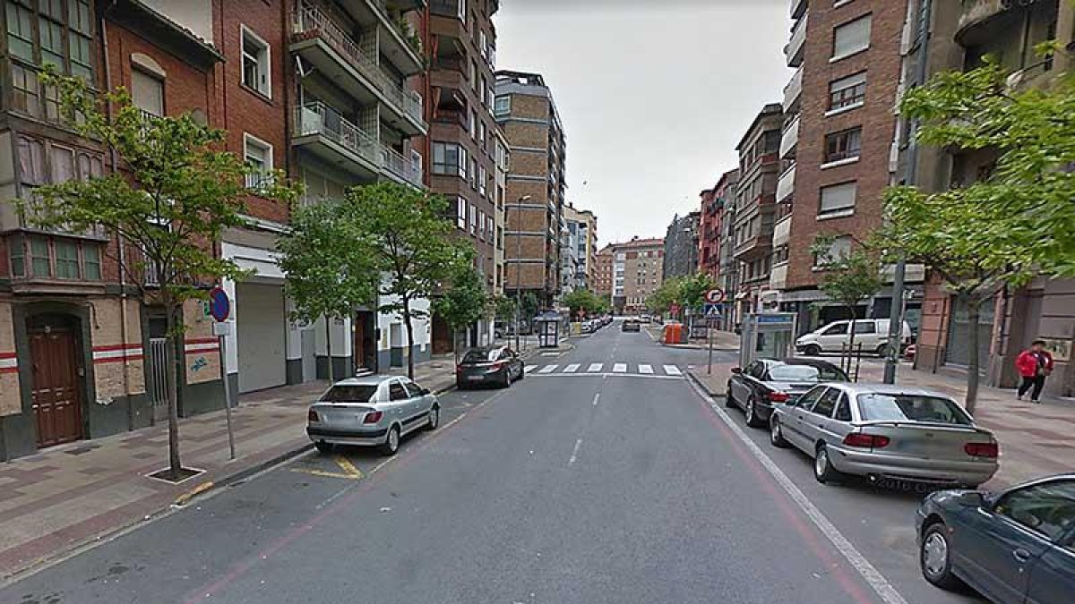 La calle Vitoria mirandesa, donde se produjo el suceso.-GOOGLE MAPS