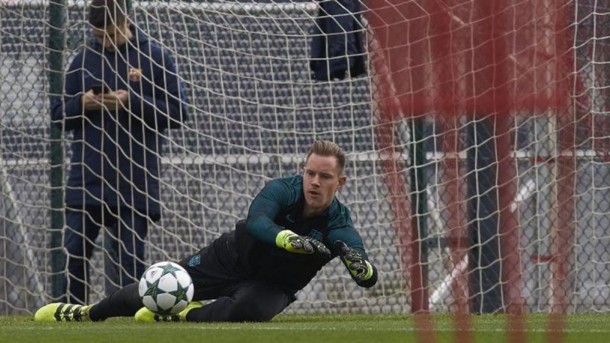 Ter Stegen durante un entrenamiento.-EFE / ALEJANDRO GARCIA
