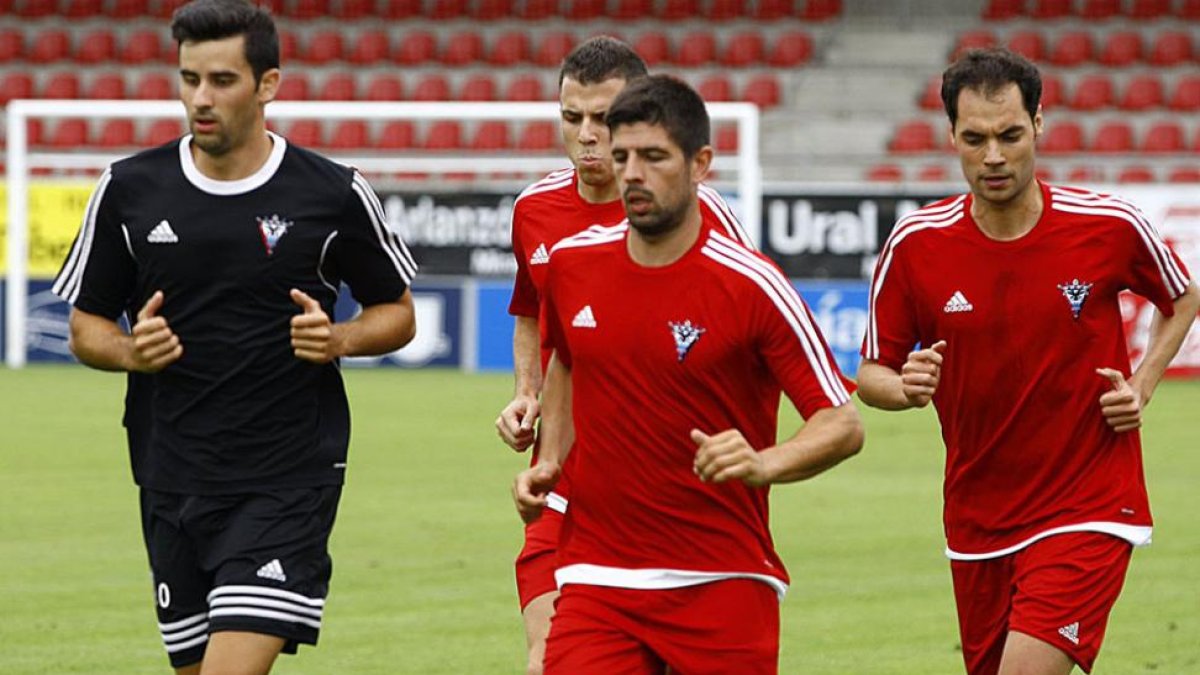 Imagen de un entrenamiento del CD Mirandés en Anduva-CDMIRANDÉS.COM