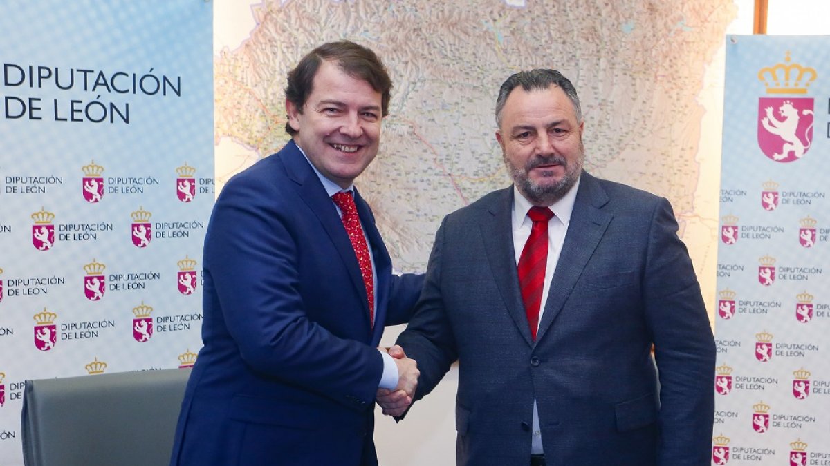 El presidente de la Junta de Castilla y León, Alfonso Fernández Mañueco, mantiene un encuentro con el presidente de la Diputación de León, Eduardo Morán