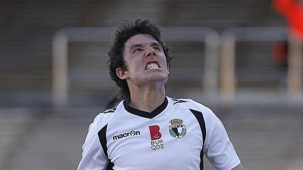 Cerrajería se lamenta tras una acción durante su etapa en el Burgos.-SANTI OTERO