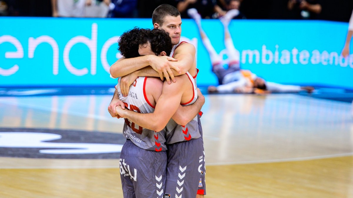 Bassas, Benite y Apic celebran la victoria lograda ayer ante el Andorra. ACB PHOTO