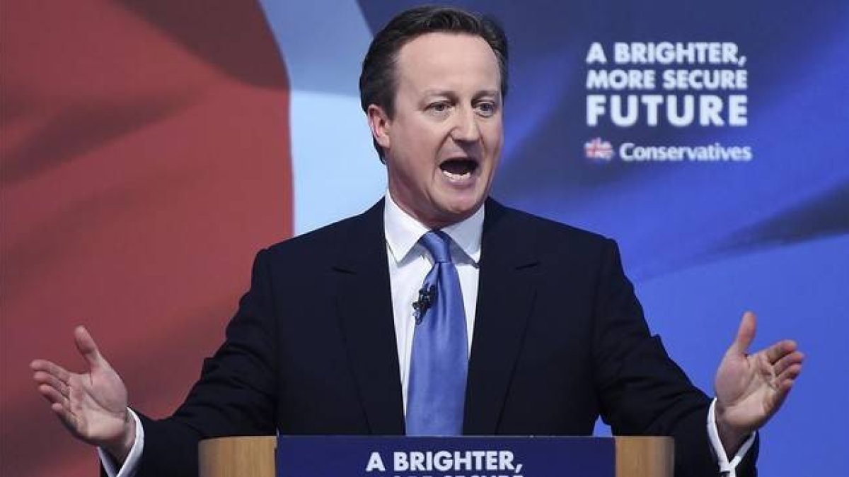 Cameron, en la presentación de su programa electoral, en Swindon, este martes.-Foto: EFE / ANDY RAIN