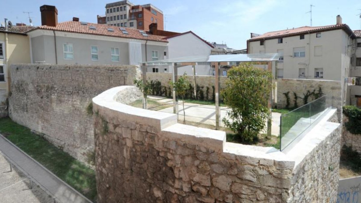 Vista de la instalación ubicada en uno en uno de los cubos de la muralla.-ISRAEL L. MURILLO