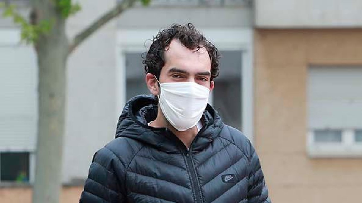 Benite, a su llegada al Hospital Recoletas, ayer. RAÚL OCHOA
