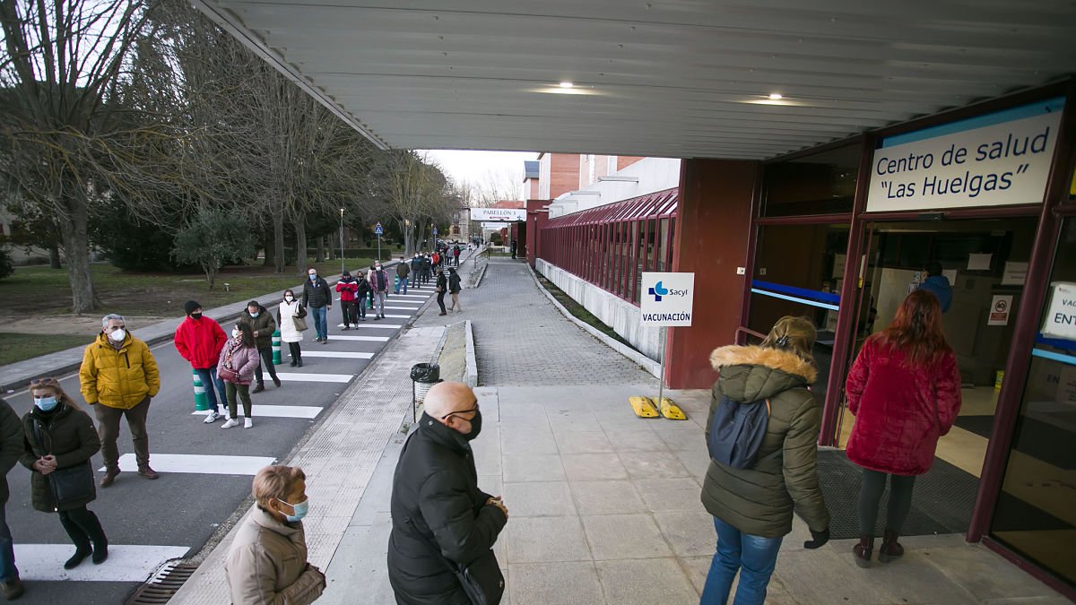 El centro de salud Huelgas es uno de los puntos de vacunación covid-19. TOMÁS ALONSO