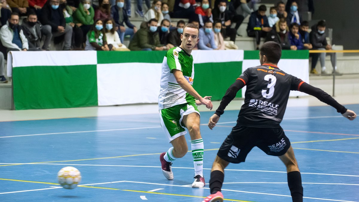 Uno de los partidos del Juventud en su pabellón la temporada 2021/2022. TOMÁS ALONSO