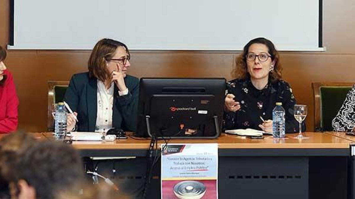 Belén Delgado, Patricia Carro, Rosalía Santaolalla y María Orive, durante la mesa de debate de ayer.-ICAL