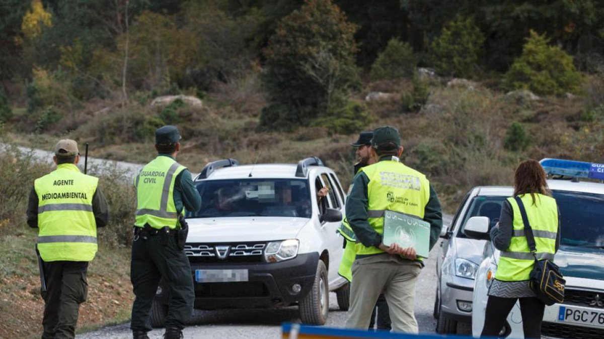 Control de Guardia Civil y efectivos de la Junta en Soria este fin de semana.-ICAL