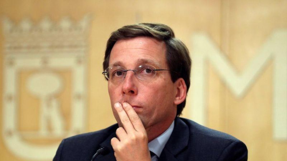 El alcalde de Madrid, José Luis Martínez-Almeida, tras la primera reunión de la Junta de Gobierno del Ayuntamiento.-J.J. GUILLÉN (EFE)