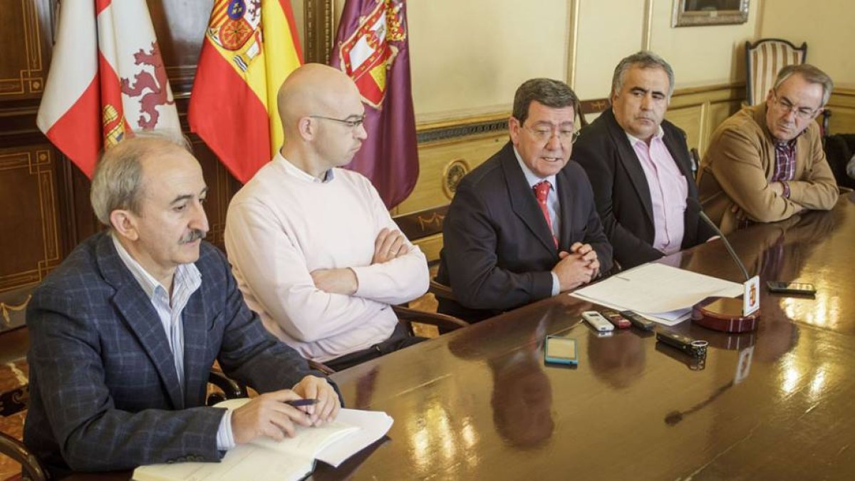 De izquierda a derecha, Ramiro Ibáñez, Luis Jorge del Barco, César Rico, José Antonio de los Mozos y Ángel Carretón-S.O.