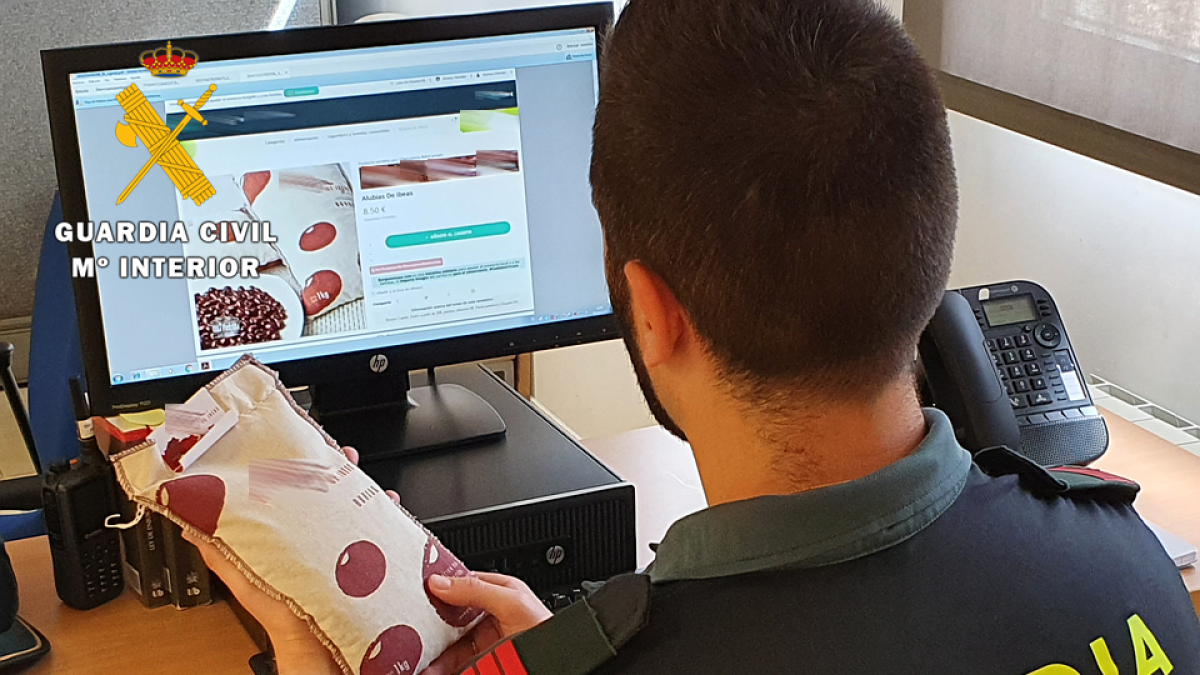 La investigada vendía alubia de Ibeas sin el permiso de la asociación. GUARDIA CIVIL