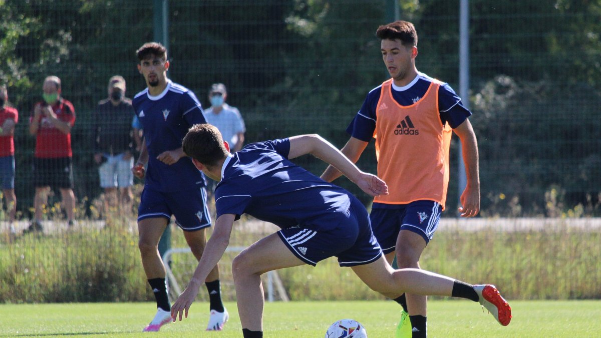 Meseguer completa un ejercicio en un entrenamiento. TWITTER / @CDMIRANDES