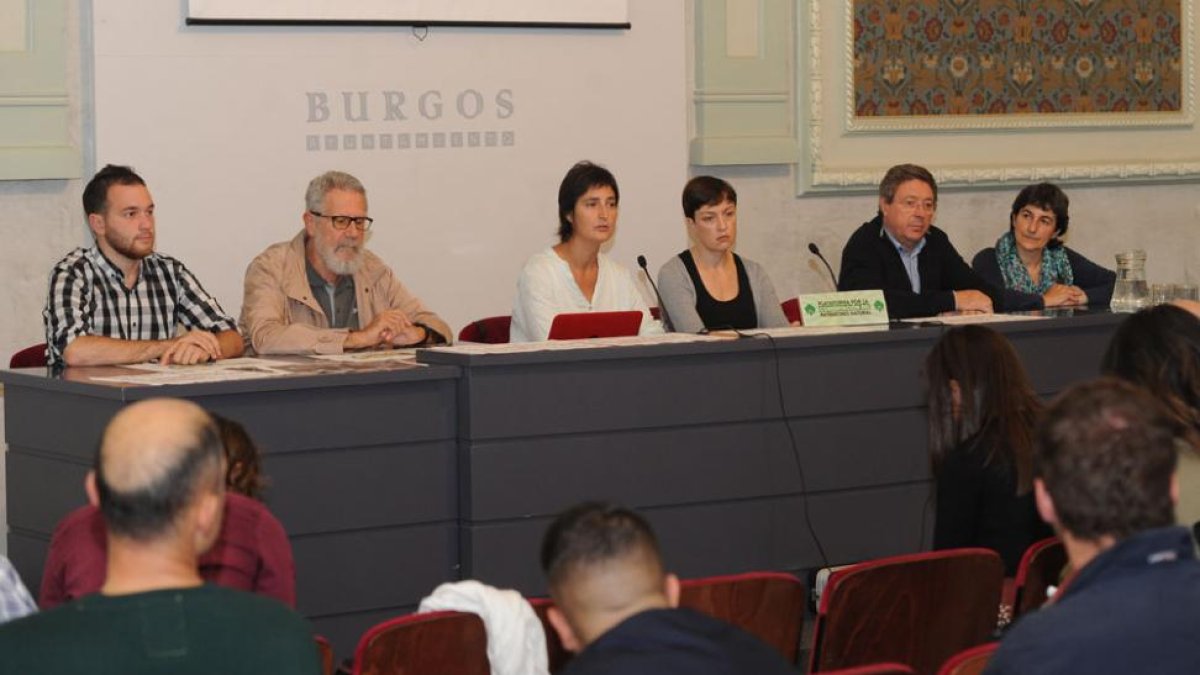 Algunos de los miembros de la plataforma durante su presentación.-ISRAEL L. MURILLO