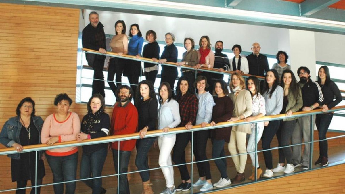 Imagen de los miembros de la asociación en las instalaciones de la sede.-ECB