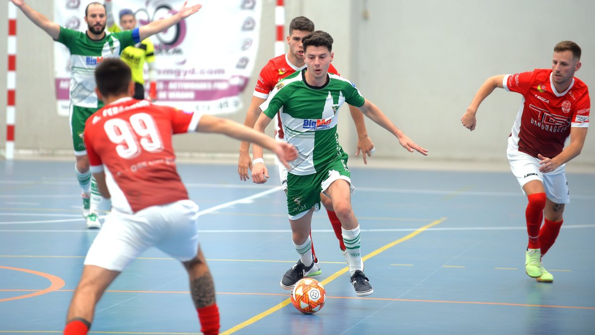 El Círculo Fontecha venció en la cancha de A Estrada. TOMÁS ALONSO