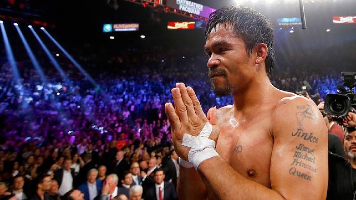 Manny Pacquiao da las gracias al público tras perder ante Floyd Mayweather en el 'combate del siglo', el sábado en Las Vegas.-Foto: AFP / AL BELLO