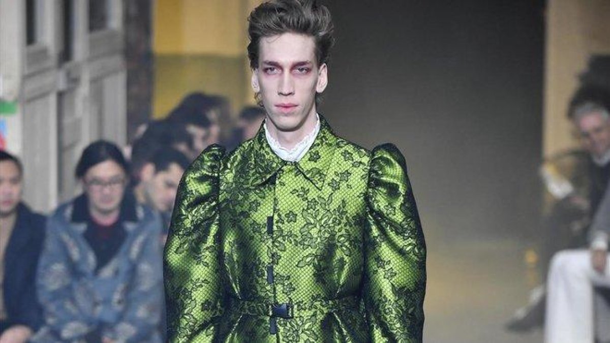 Desfile de Palomo Spain en la pasarela de París.-EFE / JULIEN DE ROSA