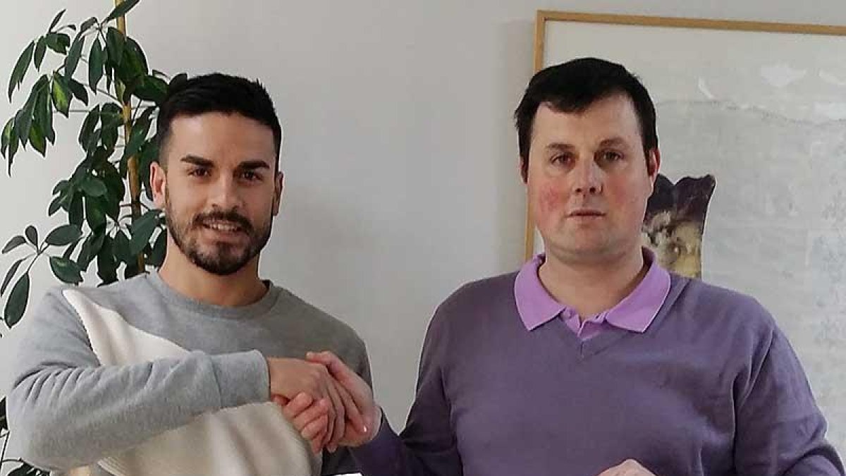 Ramírez posa con Carlos Cámara, presidente del Atrio.-CD BUPOLSA