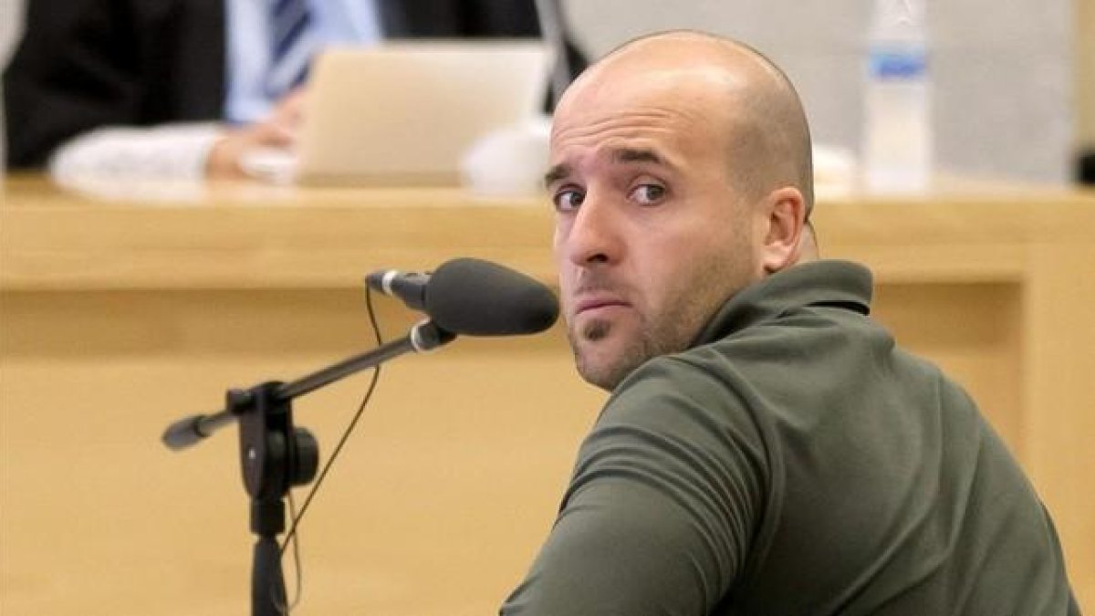El etarra Jon Kepa Preciado, durante un juicio en la Audiencia Nacional por colocar un coche bomba en el 2003.-EFE