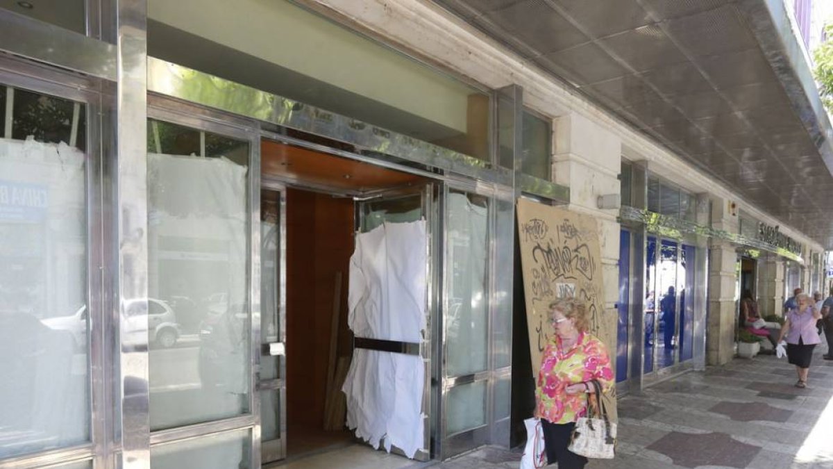 Imagen del acceso del albergue juvenil, el antiguo hotel ‘Conde de Miranda’.-RAÚL G. OCHOA