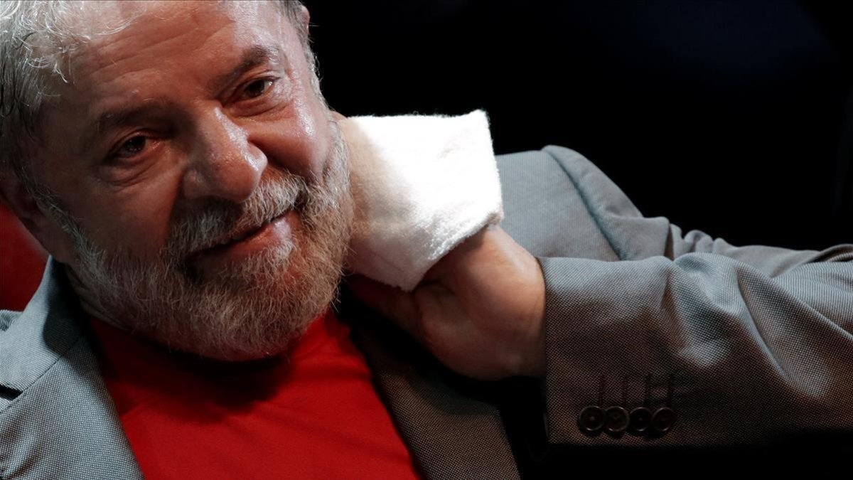 El expresidente brasileño Luiz Inacio Lula da Silva en un acto político en Río de Janeiro, el pasado 2 de abril. /-REUTERS / RICARDO MORAES