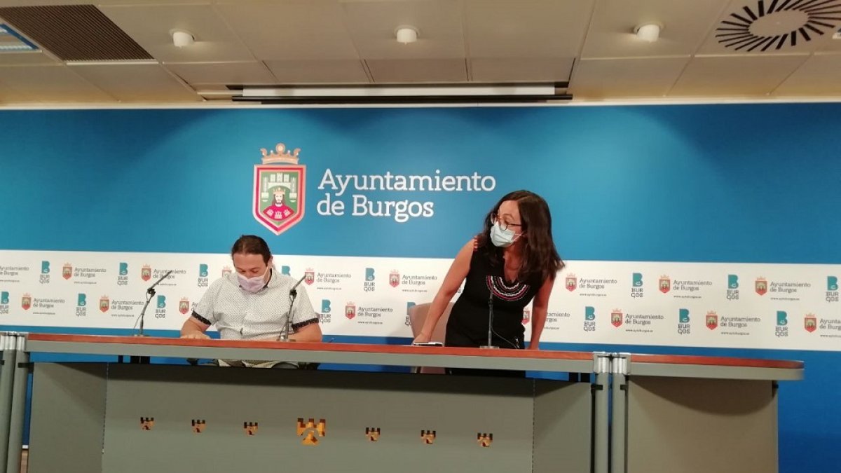Laura Domínguez e Israel Hernando, durante una comparecencia. ECB