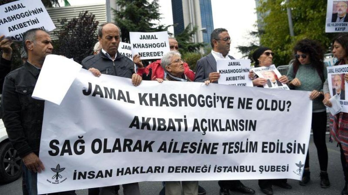 Protesta ante el consulado de Arabia Saudí en Estambul por la desaparición de Jashoggi.-APF / OZAN KOSE