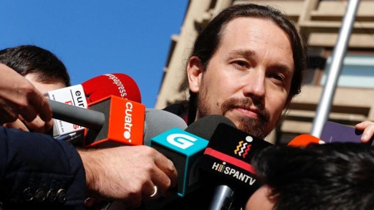 Pablo Iglesias comparece ante la prensa antes de conocer los resultados de las primarias de Podemos.-JUAN MANUEL PRATS