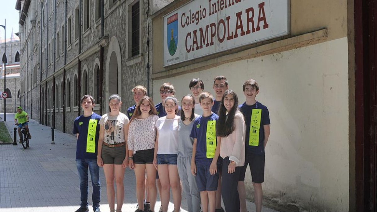 Parte de los alumnos que participan en el apartado Innova del proyecto Crece.-ISRAEL L. MURILLO