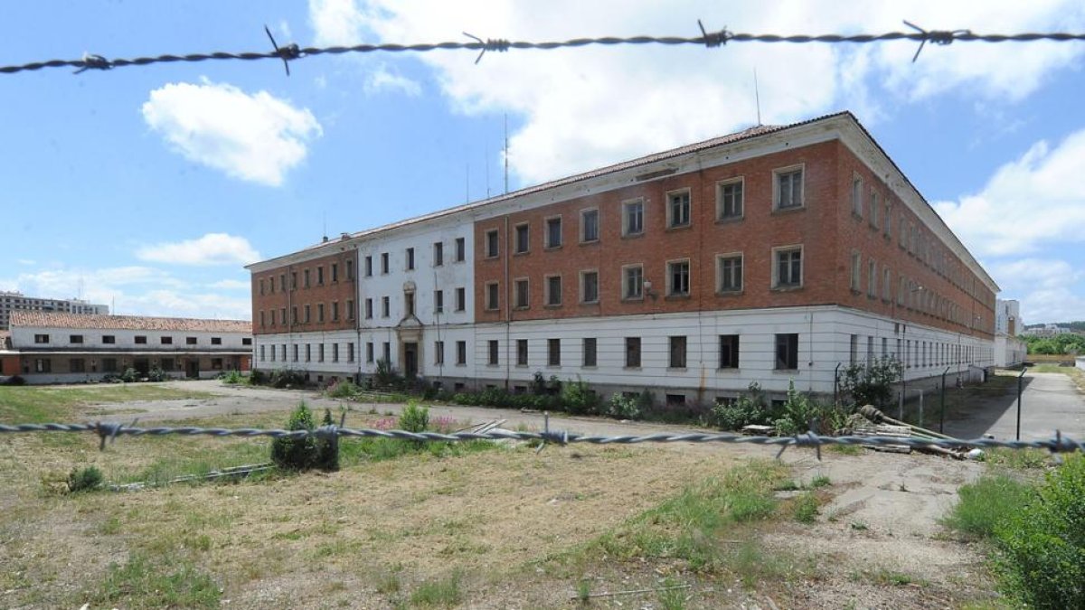 Los terrenos del parque de Artillería están ubicados en las traseras del cuartel Diego Porcelos.-Israel L. Murillo