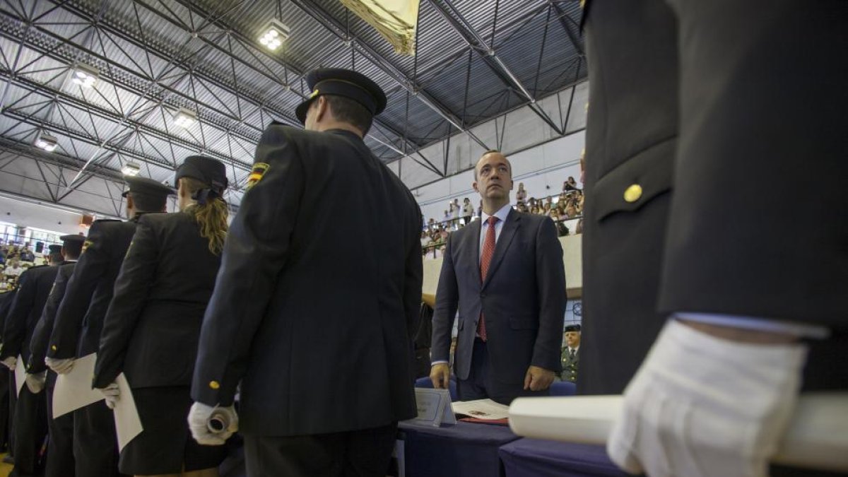 El secretario de Estado de Seguridad, Francisco Martínez, acompañado por el director general de la Polícía Nacional, Ignacio cosidó, y la delegada del Gobierno en CyL, María José Salgueiro, presiden la Jura de 145 nuevos subinspectores de la Policía-ICAL