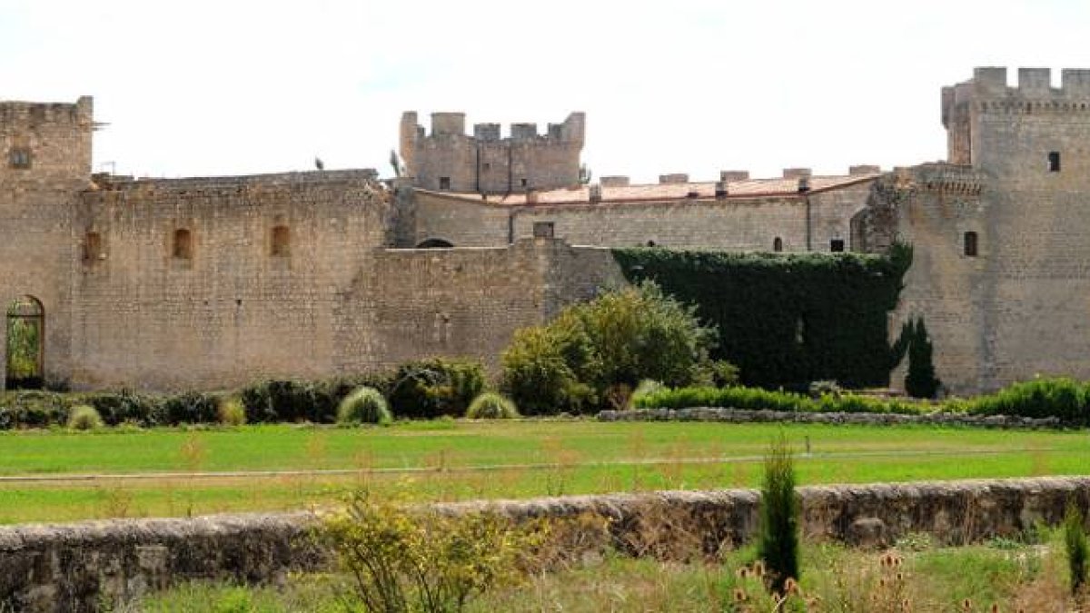 Vista general del castillo de Sotopalacios.-ISRAEL L. MURILLO