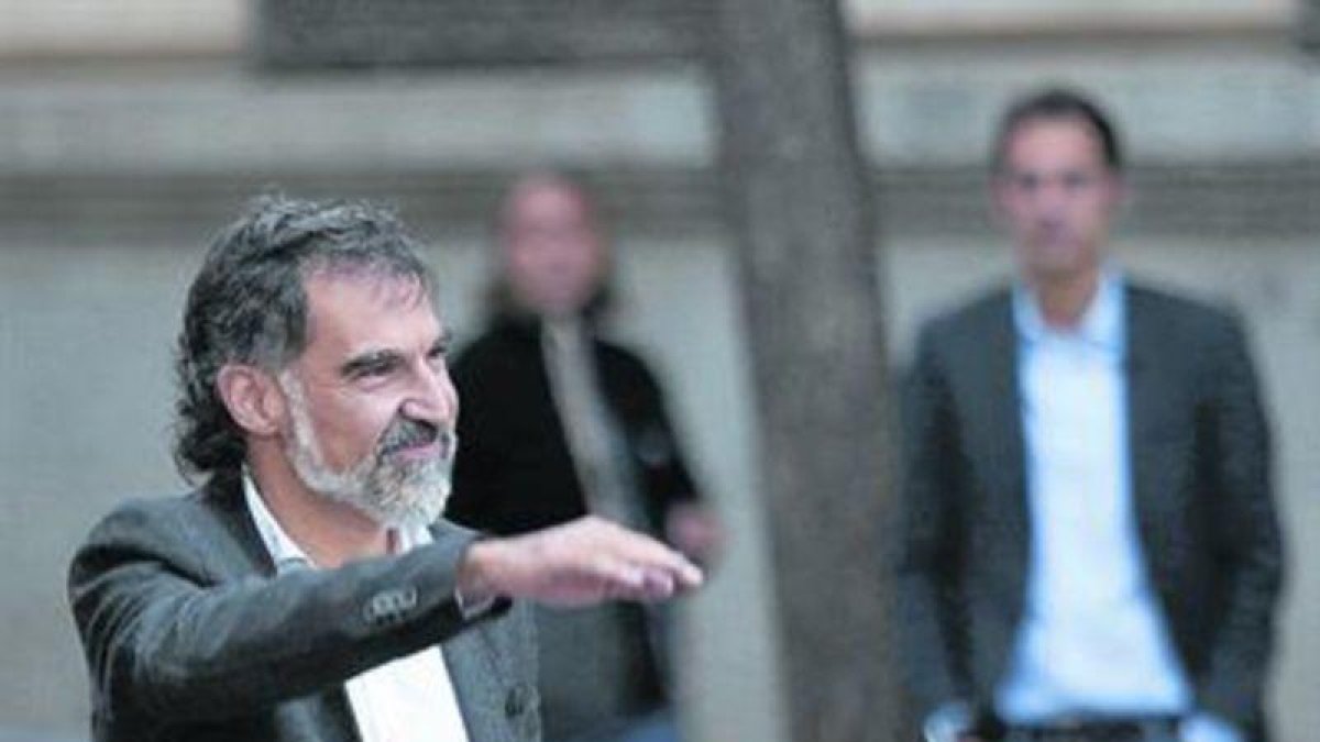 Jordi Cuixart, el pasado 6 de octubre, camino de la Audiencia Nacional para declarar.-DAVID CASTRO