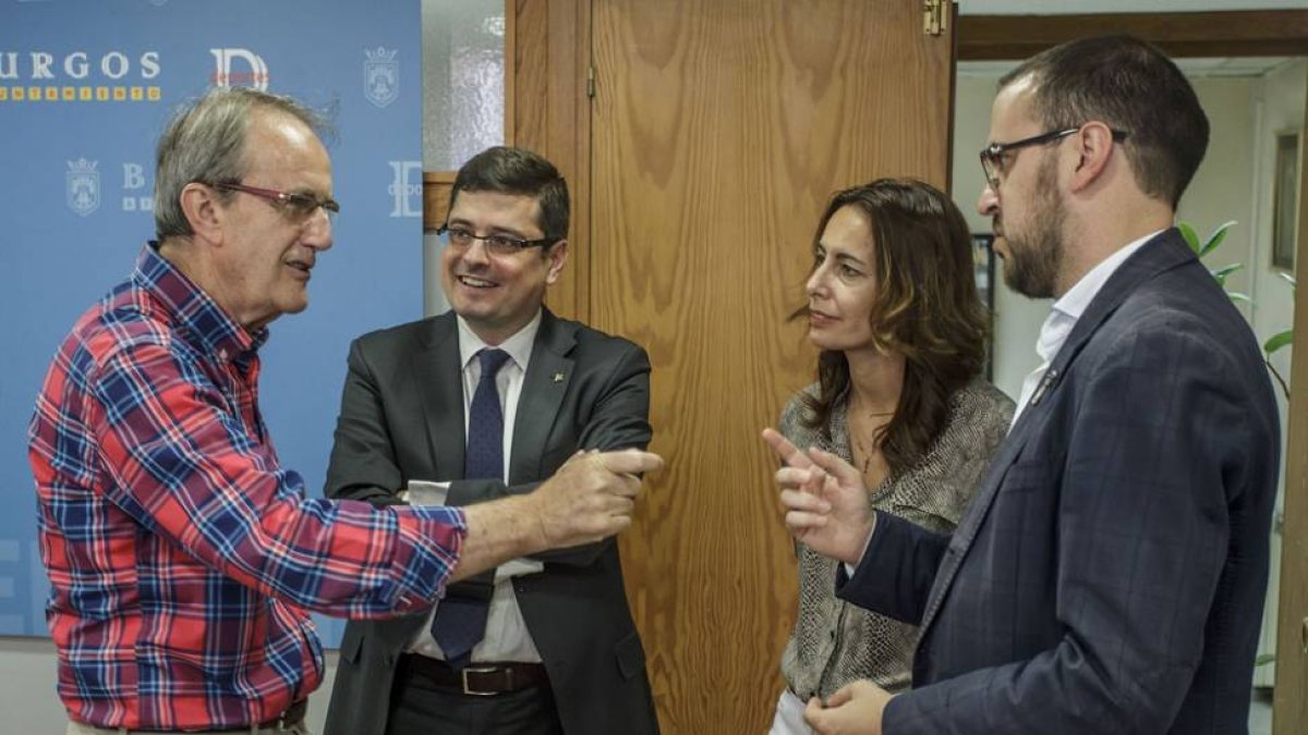 El Torneo Primavera 3x3 Cajaviva fue presentado ayer en el sede del Servicio Municipal de Deportes-Santi Otero