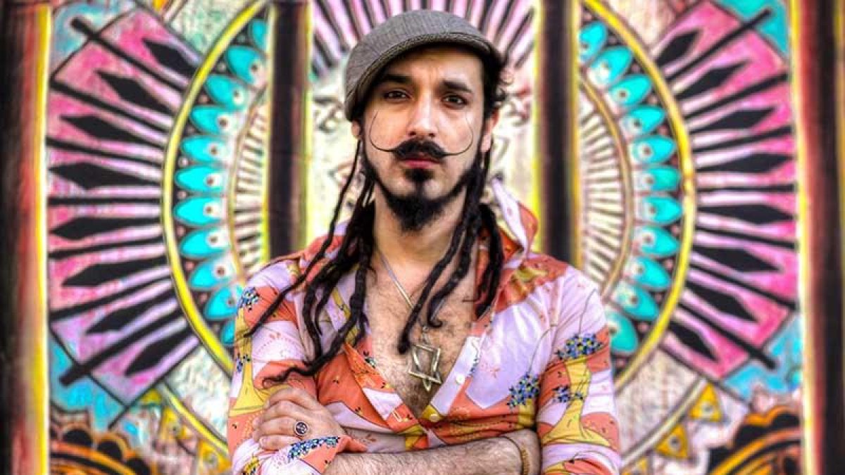 El compositor, cantante e instrumentista argentino Simja Dujov.-ECB