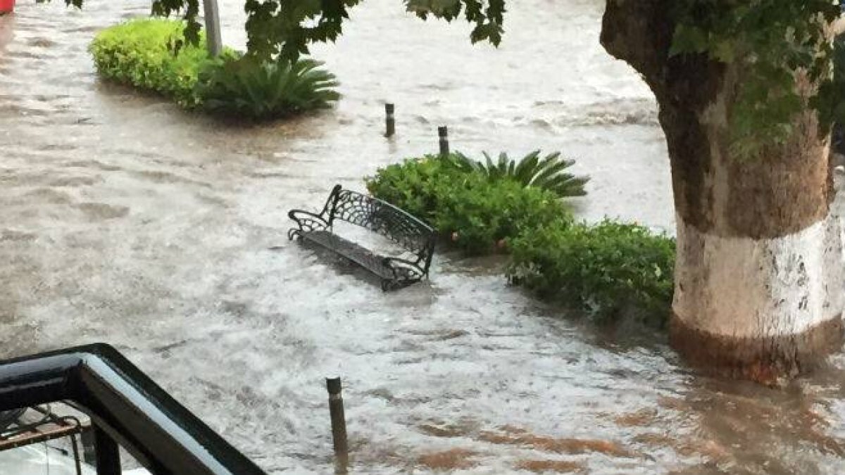 Imágenes de las inundaciones en el municipio de Adra (Almería).-Foto: ANTONIA DEAMOS