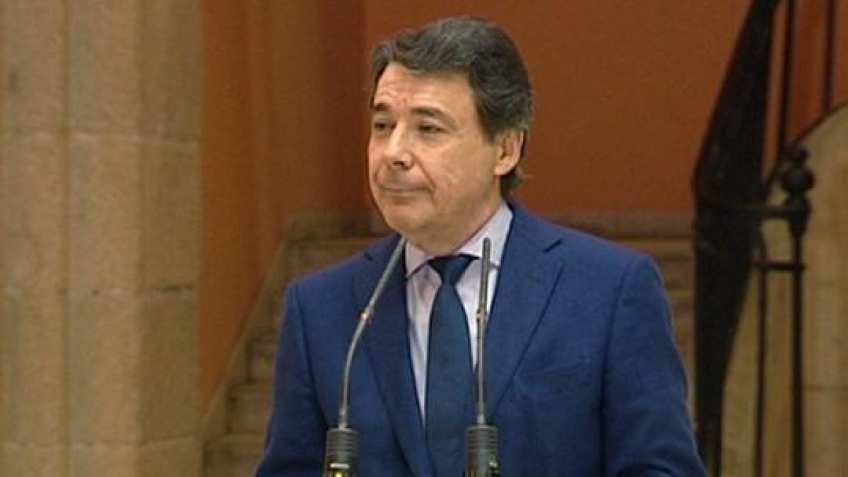 El presidente de Madrid, Ignacio González, en una rueda de prensa.-