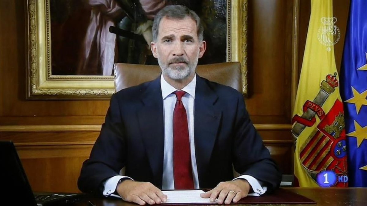 Imagen del mensaje televisado del Rey Felipe VI el 3 de octubre, tras la celebración del referéndum independentista en Cataluña-J P GANDUL / EFE