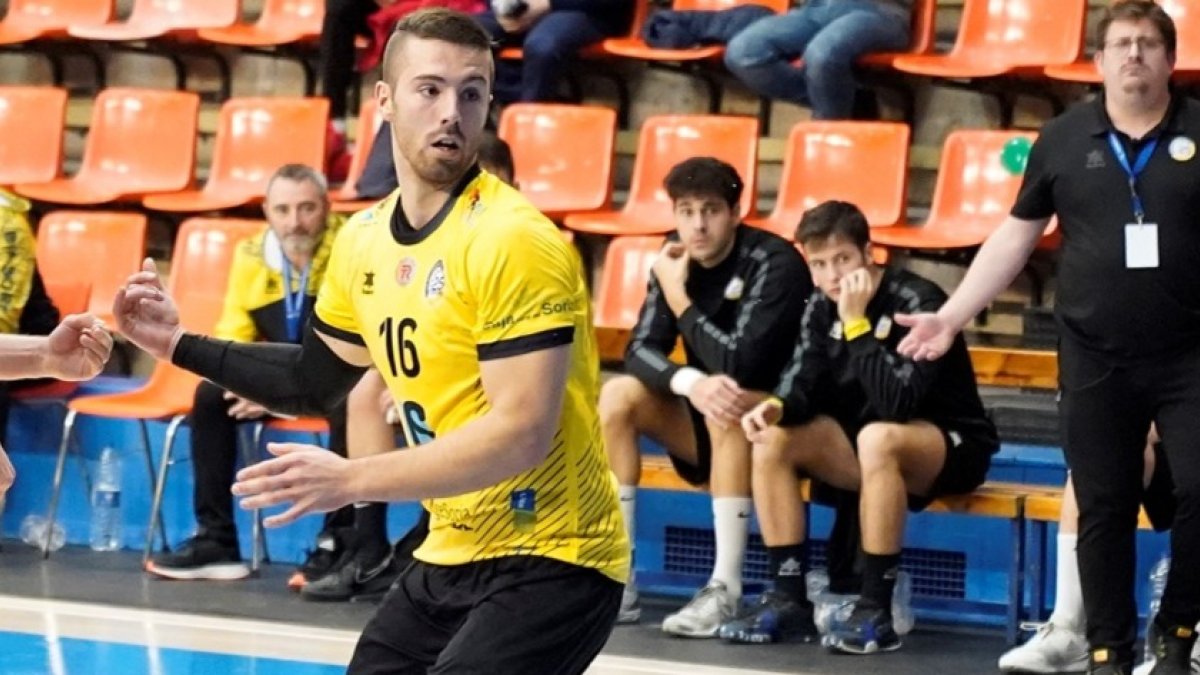 Lander Simón, en un encuentro de la pasada campaña. FOTO CEDIDA POR EL BM BURGOS
