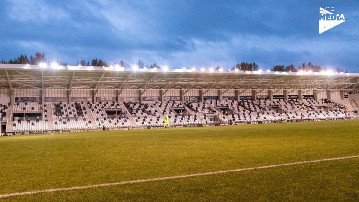 Imagen de la Lateral de El Plantío con público. BURGOS CF
