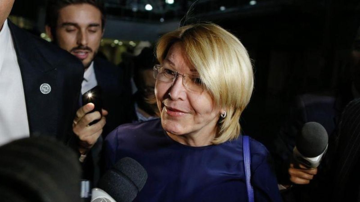 Luisa Ortega, a su llegada al aeropuerto de Brasilia, este miércoles.-AFP / SERGIO LIMA