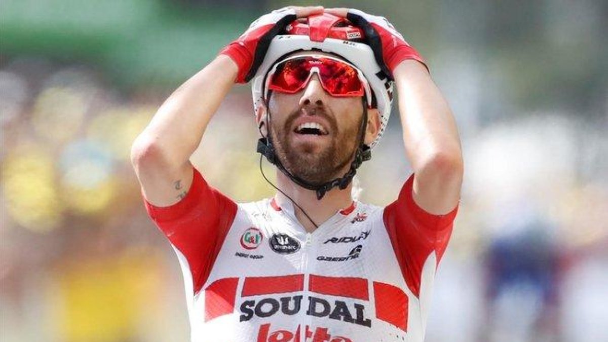 De Gendt celebra la victoria en Saint Étienne.-