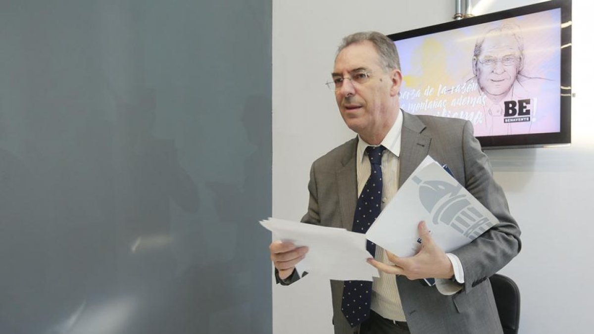 Miguel Ángel Benavente antes de comenzar una rueda de prensa.-RAÚL G. OCHOA