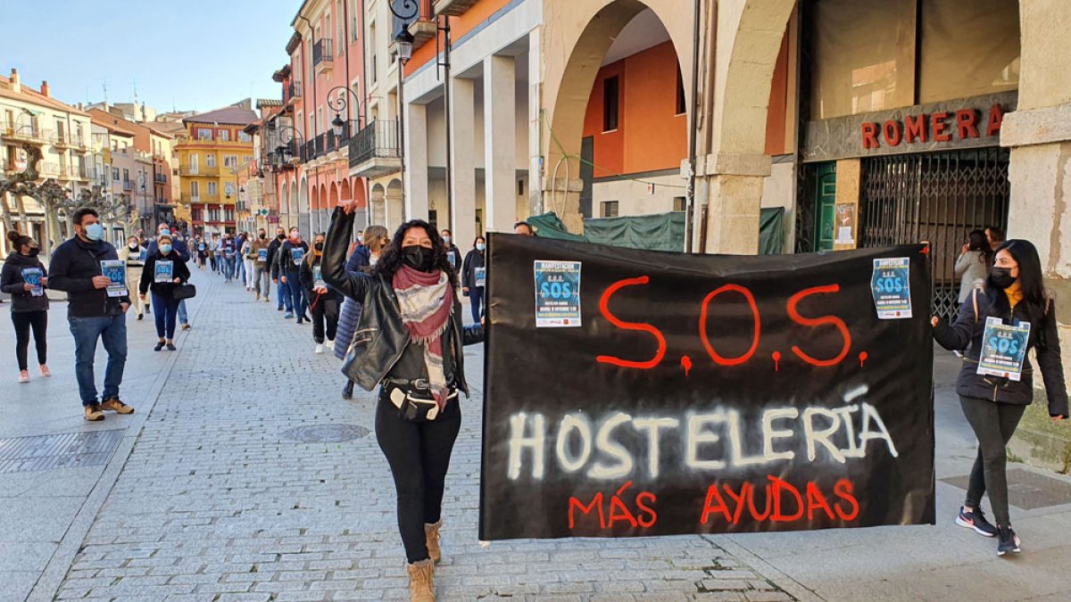 Una de las manifestaciones de los hosteleros en Aranda. L. VELÁZQUEZ