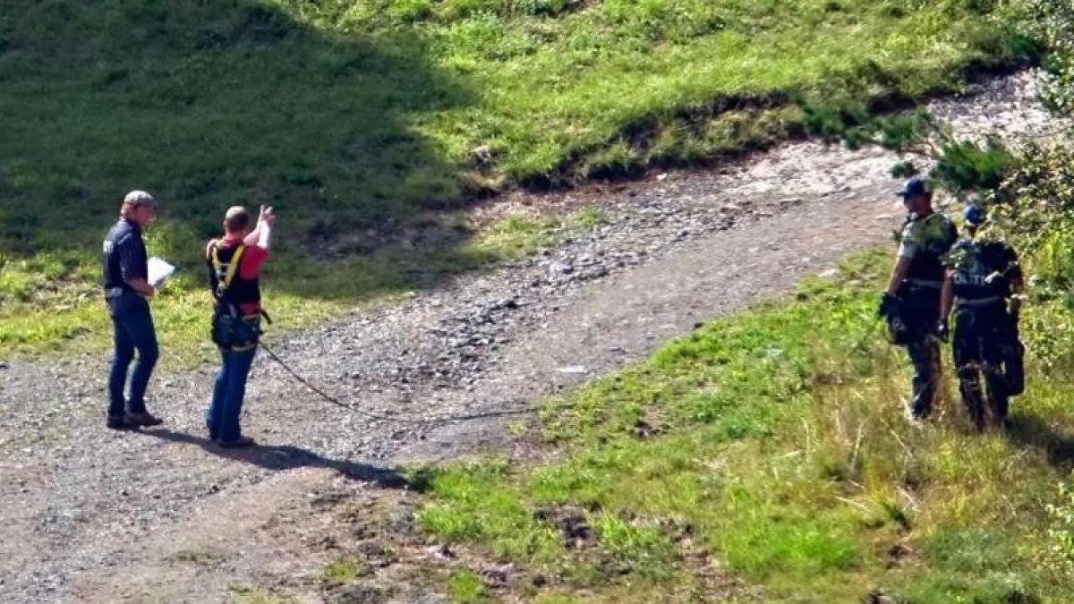 Reconstrucción de los asesinatos en la isla de Utoya, en Noruega, a cargo de la policía judicial.-EL PERIÓDICO