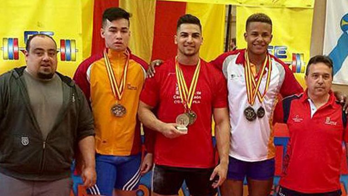 De izquierda a derecha, Carmelo Macías, Bryan Cárdenas, Junior Santana, Ángel Santana y Manolo García.-