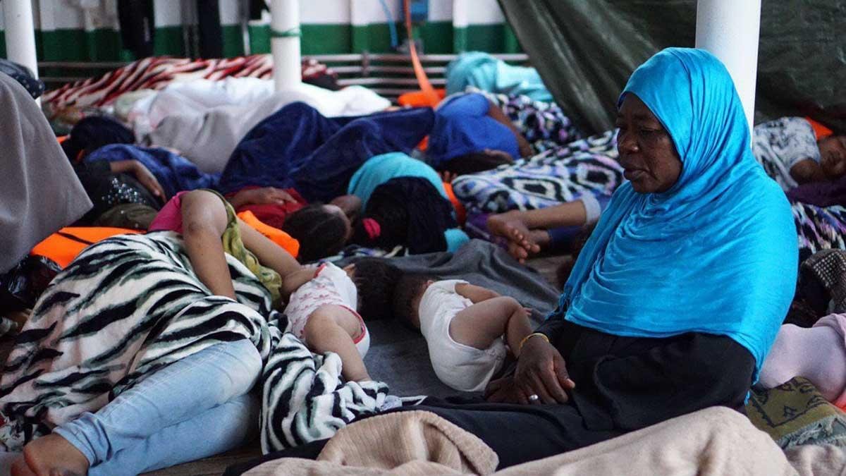 Inmigrantes rescatados por el ’Open Arms’ continúan a la espera de un puerto seguro.-TWITTER @OPENARMS_FUND